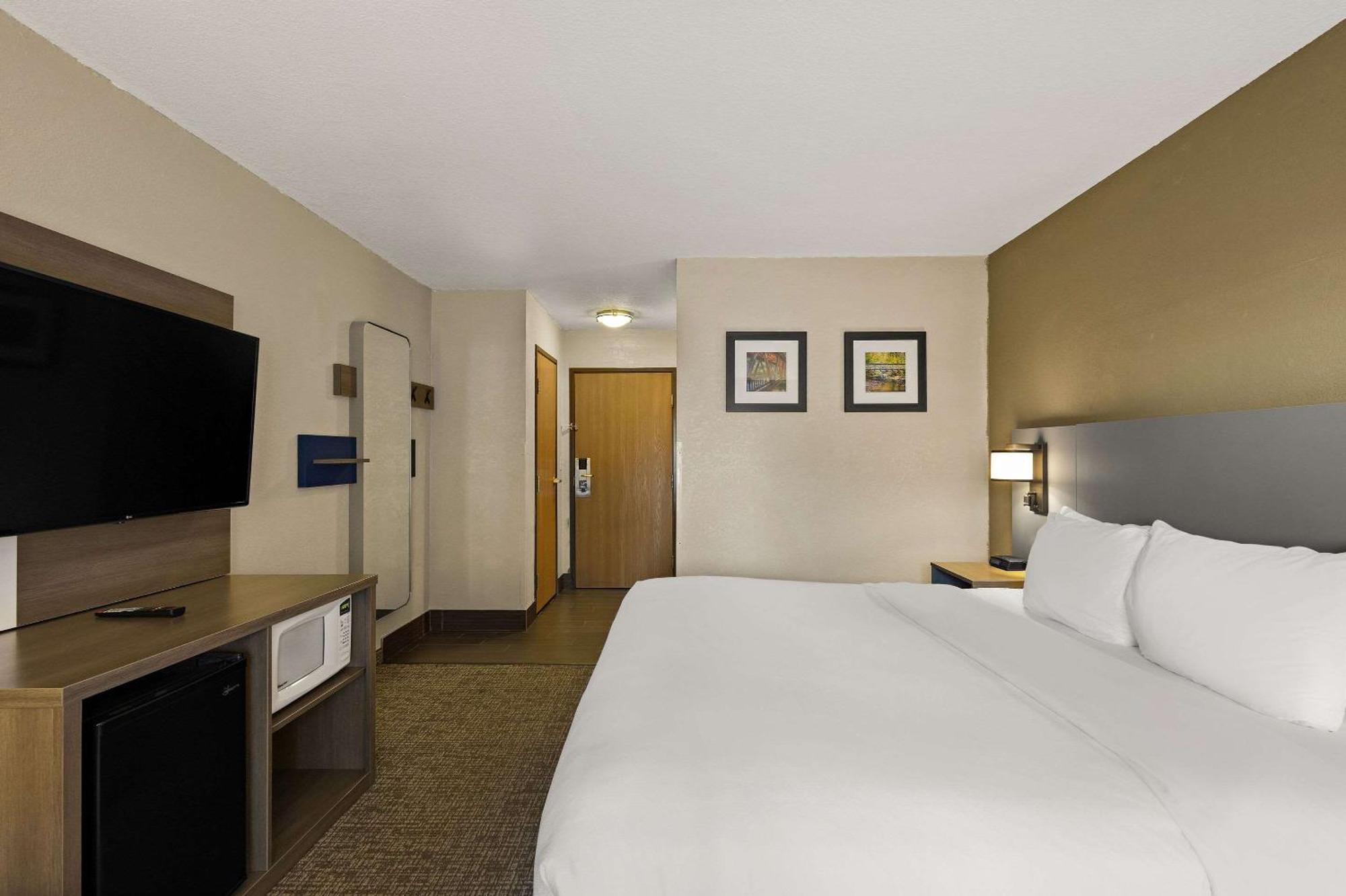 Comfort Inn Huntington Near University Exterior foto